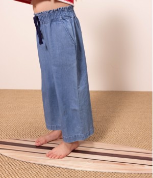 Легкие джинсовые брюки широкого кроя для девочки